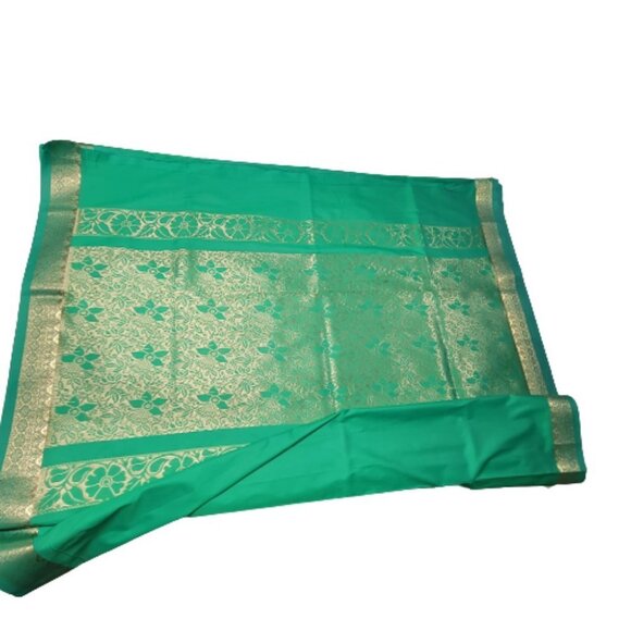 Green Saree with a Gold Border and Gold Accents- Unstitched- NEW - Picture 14 of 14